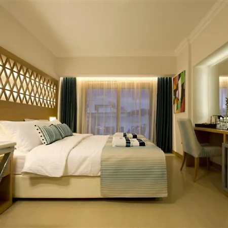 Aurasia Design فندق