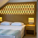 Aurasia Design מלון מרמריס