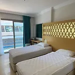Aurasia Design מלון