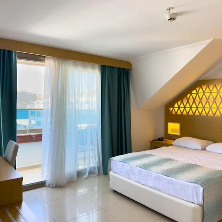 Hotel Aurasia Design 3*