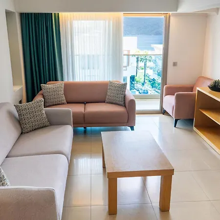 Aurasia Design Hotel 3*